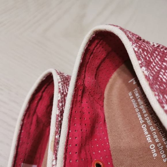 Toms Slid-on Shoes - Picture 11 of 12
